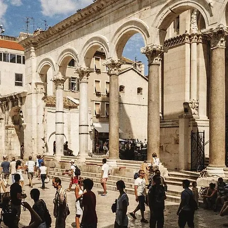 Quite Bedroom For 2, In Center Of Split, Overnight Homestay *