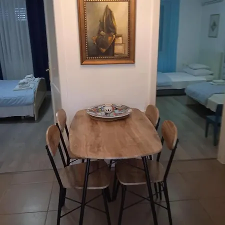 Quarto em Acomodações Particulares Quite Bedroom For 2, In Center Of Split, Overnight